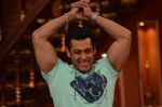 Salman Khan on the sets of Comedy Nights with Kapil in Filmcity, Mumbai on 9th Jan 2014